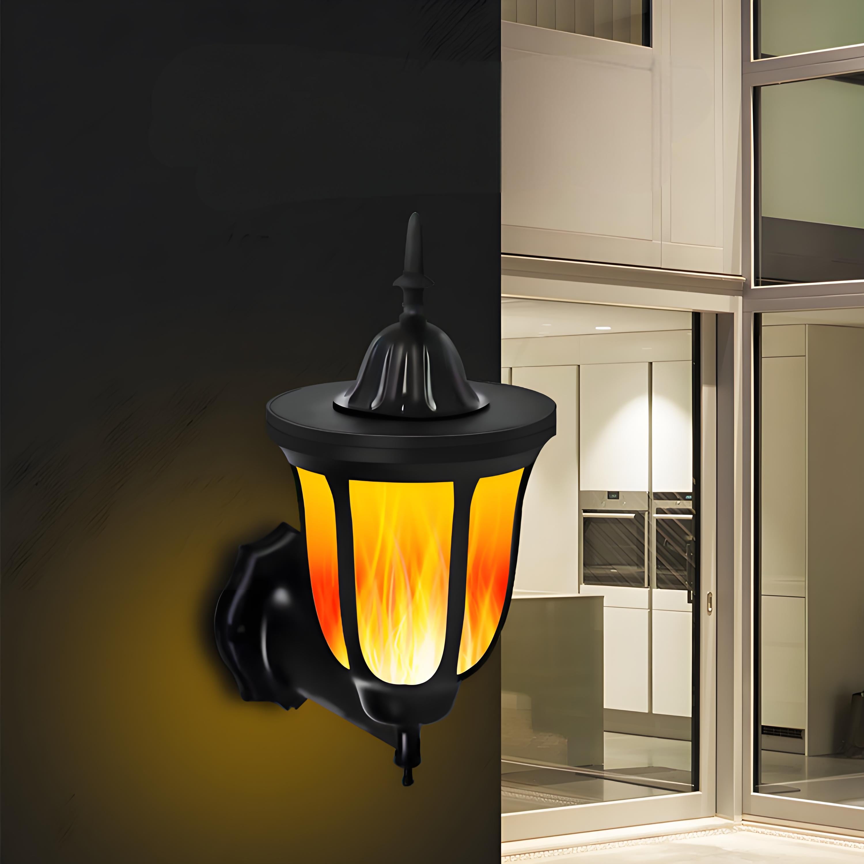 Lanterna de Parede Solar Flame, Luzes de Parede Alimentadas por Solar, Luzes LED com Chama a Piscar, Luzes de Parede Suspensas com Ligação/Desligação Automática, À Prova de Água para Garagem