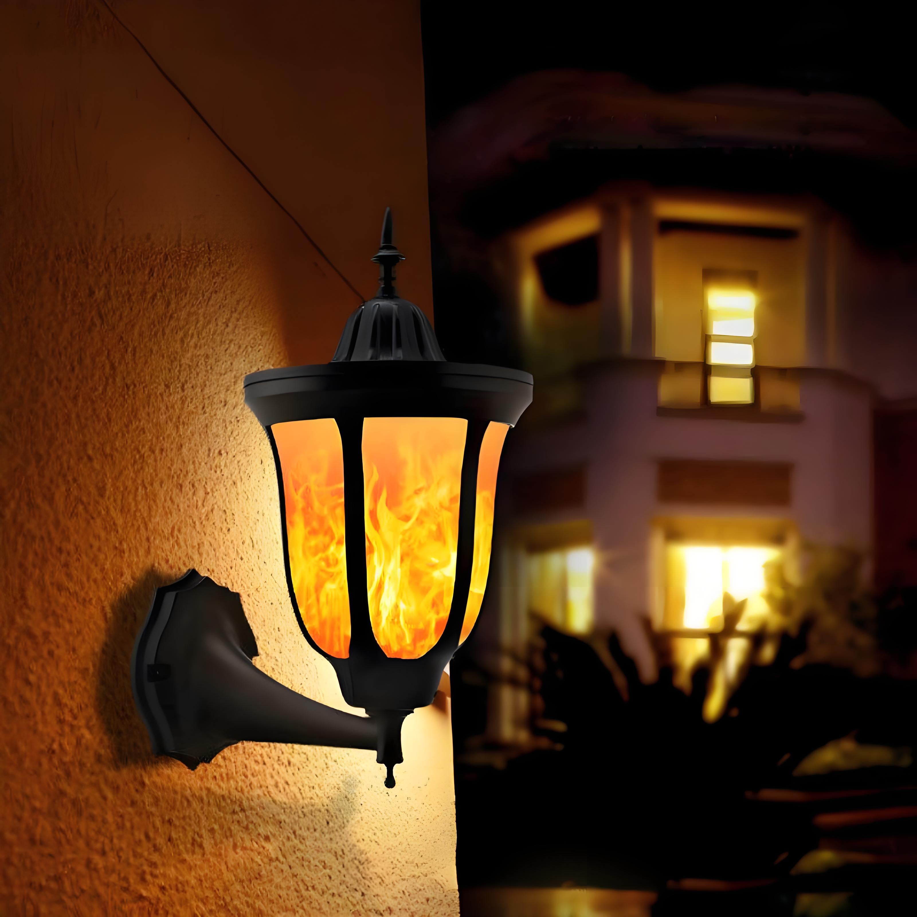 Lanterna de Parede Solar Flame, Luzes de Parede Alimentadas por Solar, Luzes LED com Chama a Piscar, Luzes de Parede Suspensas com Ligação/Desligação Automática, À Prova de Água para Garagem