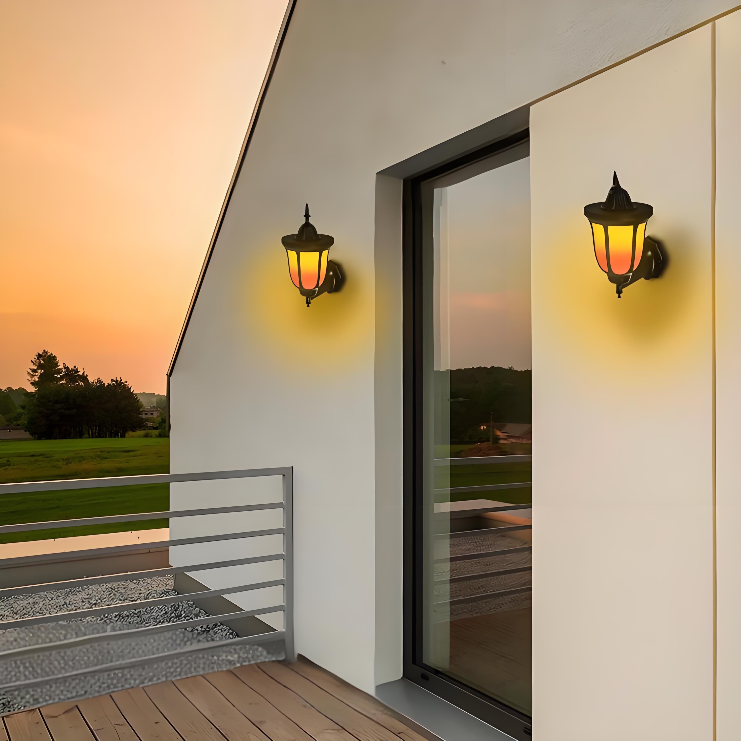 Lanterna de Parede Solar Flame, Luzes de Parede Alimentadas por Solar, Luzes LED com Chama a Piscar, Luzes de Parede Suspensas com Ligação/Desligação Automática, À Prova de Água para Garagem