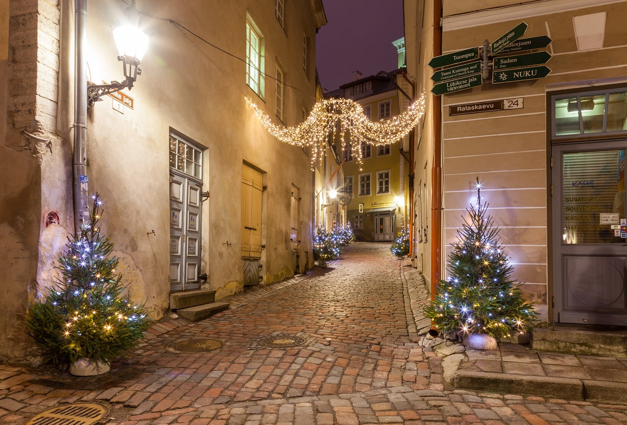 How to Decorate for Christmas with Lights: Simple and Comperhensive Guide