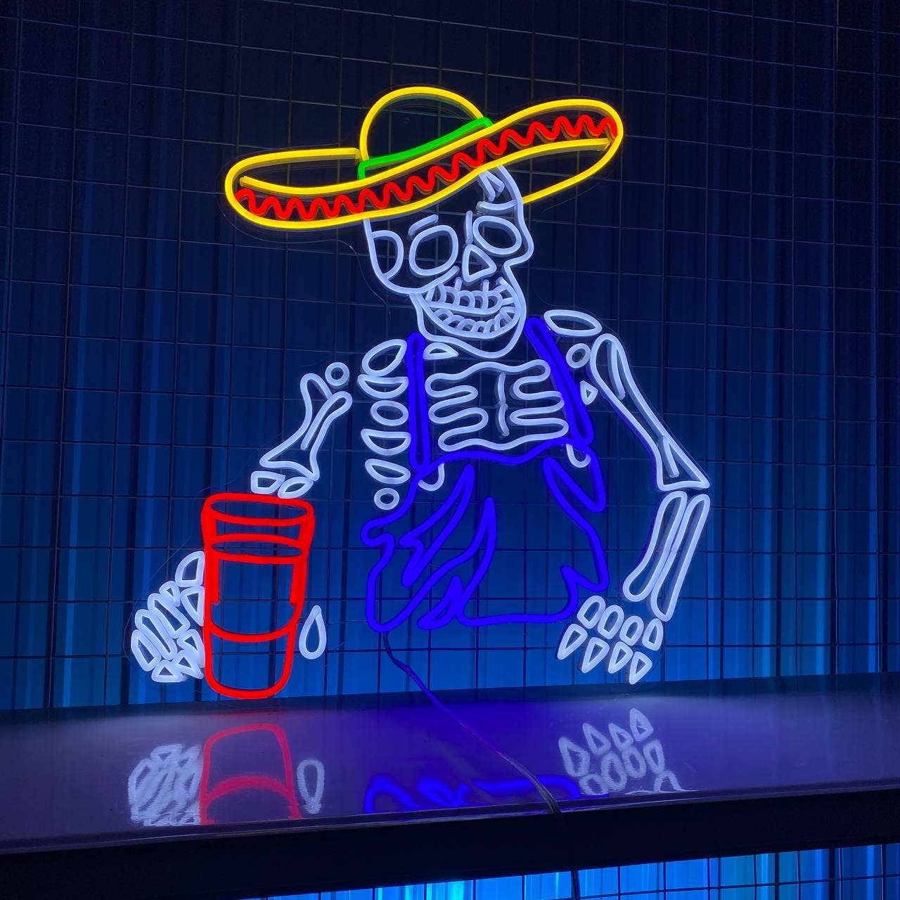 Vibrant Day of the Dead Neon Sign ¨C Festive Skeleton with Sombrero for Themed Events and Celebrations