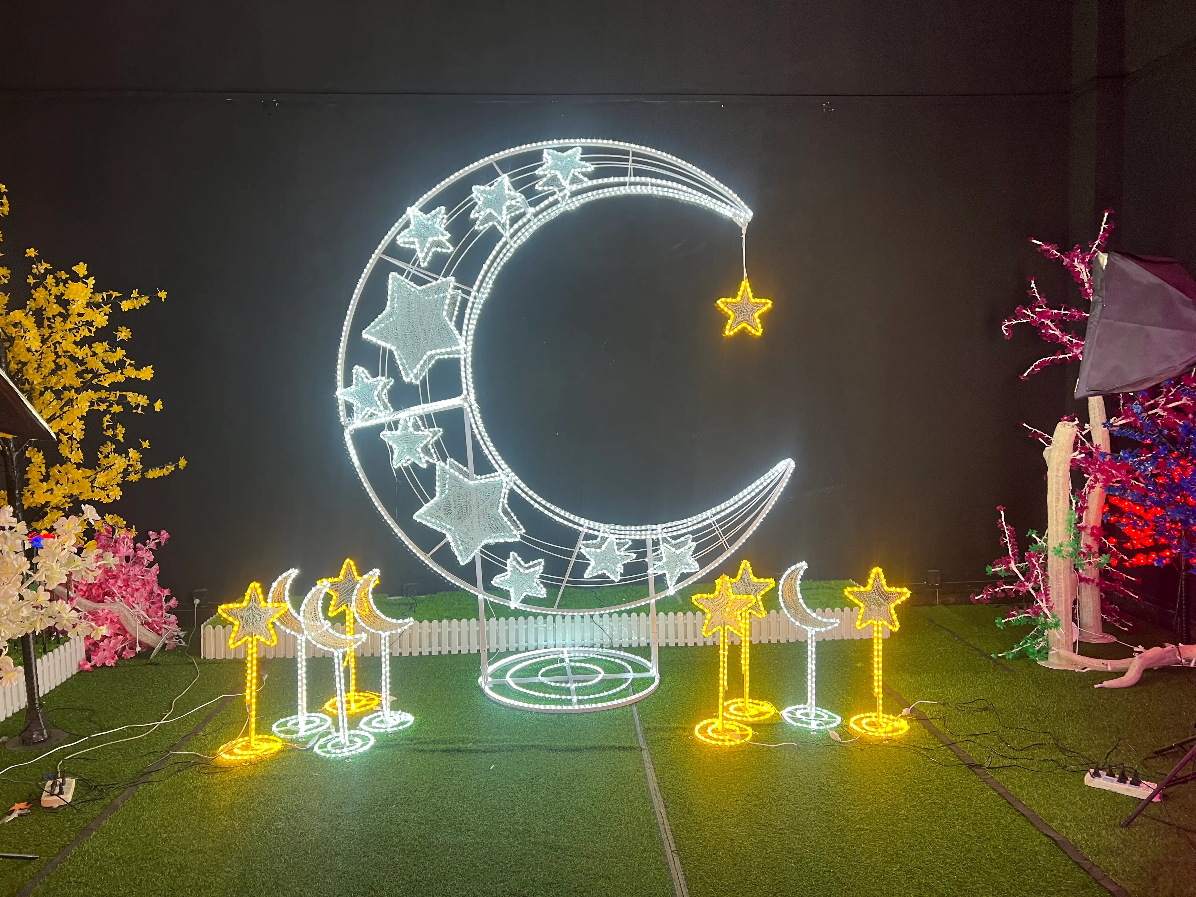 LED Moon and Star Shaped Lights, 6.5ft Tall, IP65 Waterproof - Outdoor Decorative Lights for Amusement Parks and Shopping Malls