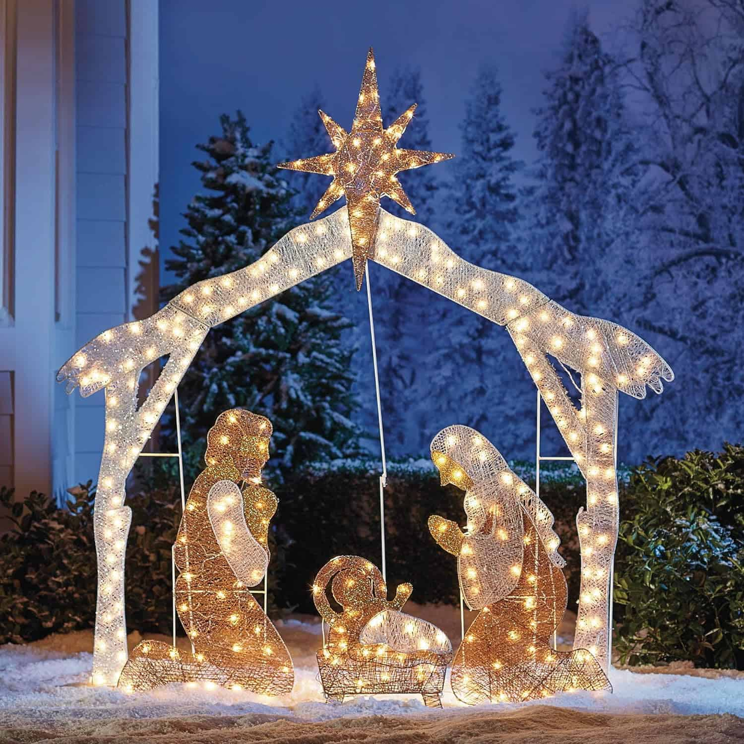 Decorazione da giardino della Sacra Famiglia di Natale, include luci LED bianche mini pre-cablate e picchetti per il terreno. Raccomandazioni per luci di Natale imperdibili.